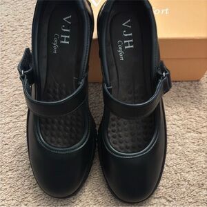 VJH Confort Black Flats NWT